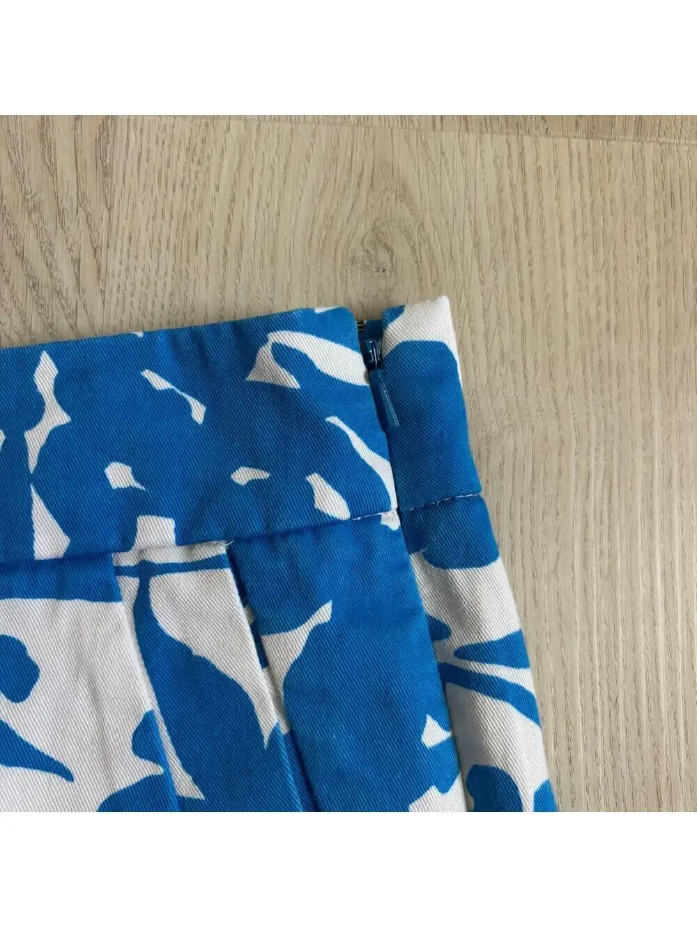 J. Crew EUC Women's Blue White Floral Shorts Size 12